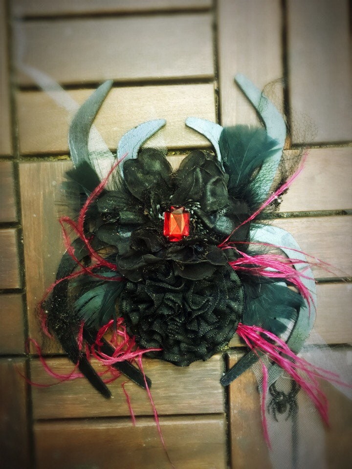 Spider large hair clip. Just in time for spooky Halloween