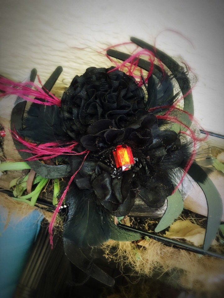 Spider large hair clip. Just in time for spooky Halloween